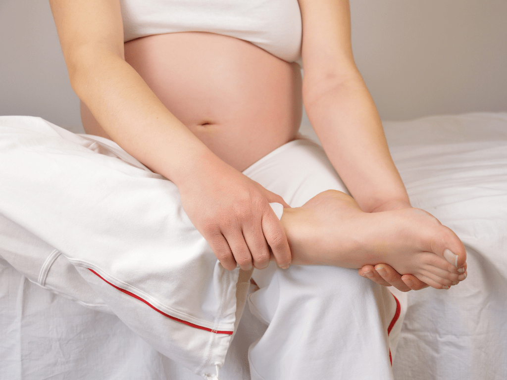 Отекают ноги при беременности: причины и способы решения проблемы